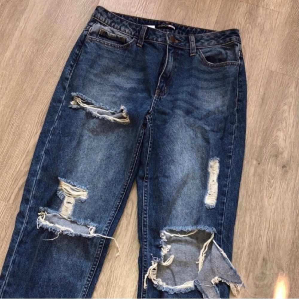Fashion Nova distressed boyfriend jeans